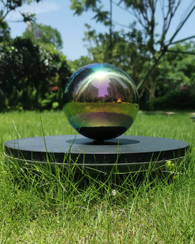 Pangmao stainless steel globe shines with a rainbow finish for vibrant decor.