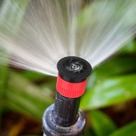 Patelai 17-van grey nozzle delivers versatile 360° watering for gardens