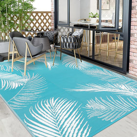Pauwer beach-friendly rug ready for picnics and quick-dry portability.