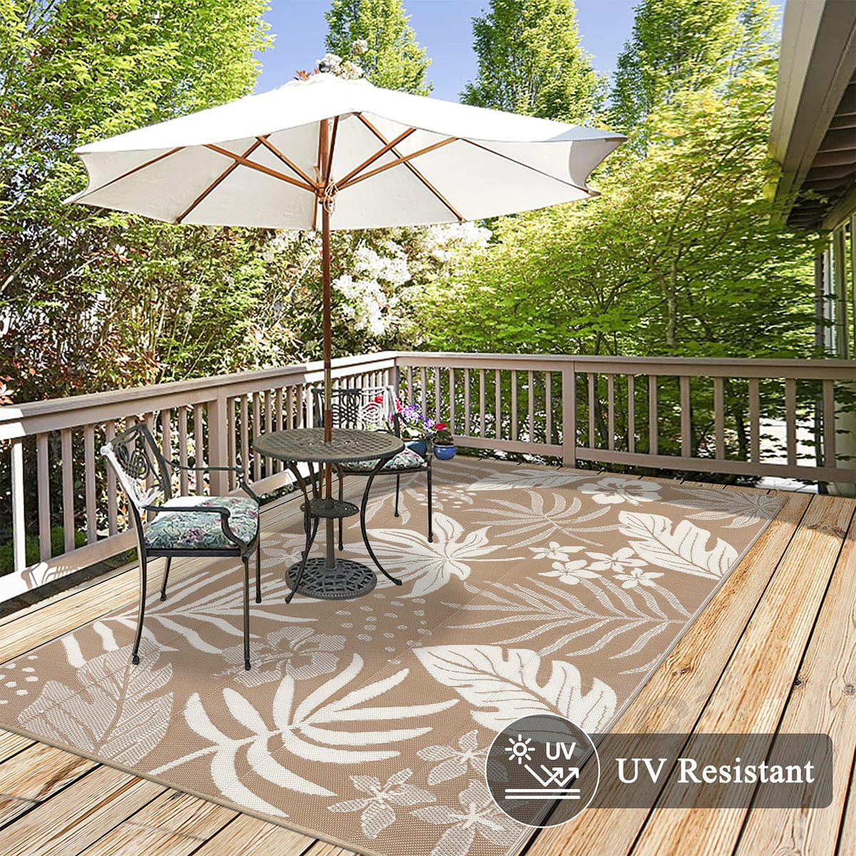 Pauwer easy-clean rug that hoses down for quick outdoor maintenance