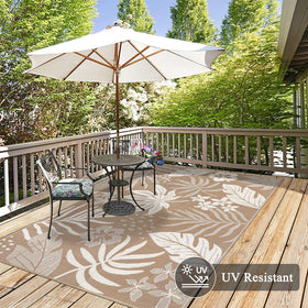 Pauwer easy-clean rug that hoses down for quick outdoor maintenance