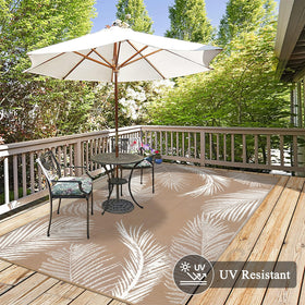 Pauwer lightweight rug with carry bag and stakes for easy portable setup.