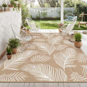 Pauwer outdoor rug leaf-pattern on both sides, ideal for patio and deck spaces.