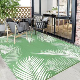 Pauwer rug with bag and stakes for secure outdoor use