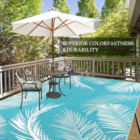 Pauwer stain-resistant deck rug in teal stays clean longer.