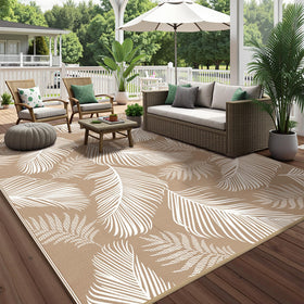 Pauwer UV-coated colors stay vibrant on outdoor rug during sunny days.
