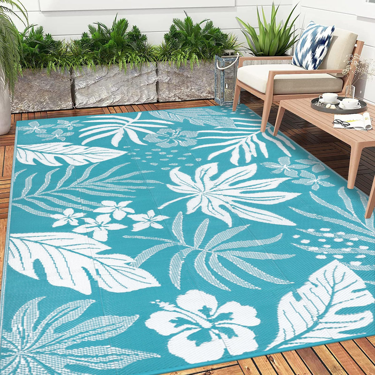 Pauwer rug on patio setup demonstrates lightweight comfort for outdoor living