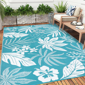 Pauwer rug on patio setup demonstrates lightweight comfort for outdoor living