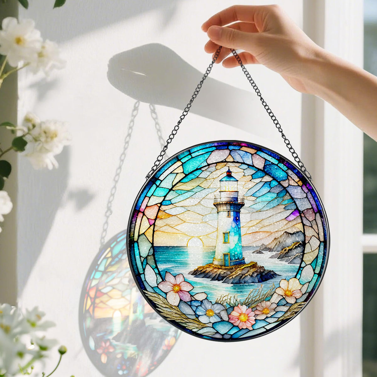 Pauyadu Diamond glass frame delivers vivid tones for eye-catching décor.