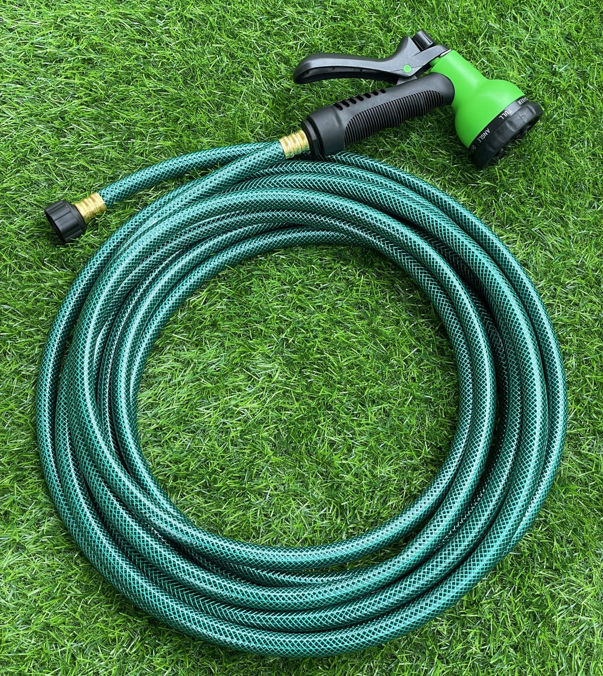 PEISONGFEI hose shown rinsing a driveway with even water flow.
