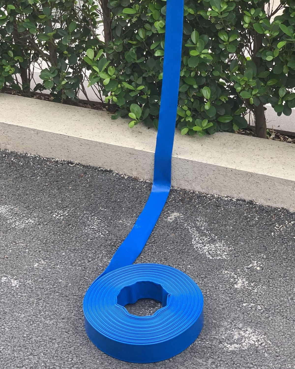 PEISONGFEI weather-burst resistant hose for outdoor pool use.