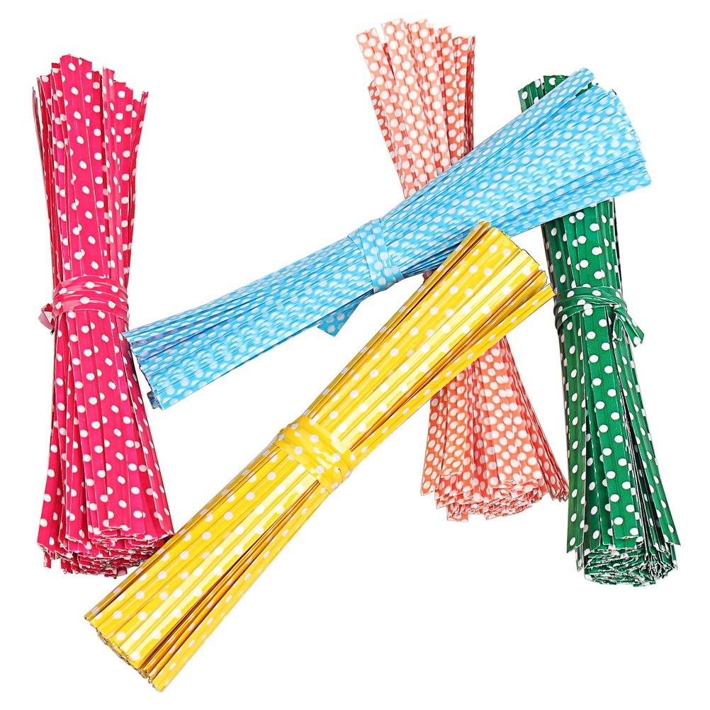 Pengxiaomei red dot-pattern twist tie keeps cookies fresh and neatly sealed