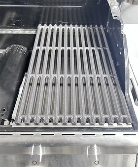PETKAO grate close-up – cast-iron enamel texture for longevity