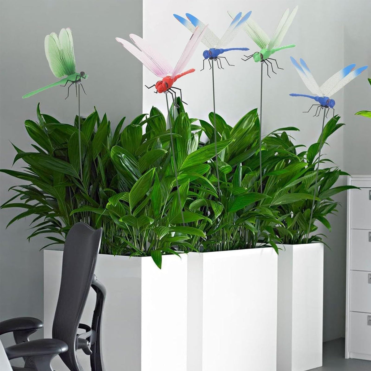 PGAXM Dragonfly Clip outdoor-use adds whimsy to patio or yard