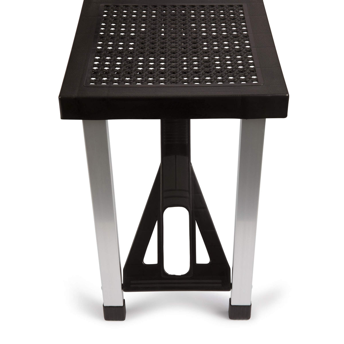 PICNIC TIME Oniva table supports four seats for relaxed picnics and casual gatherings.