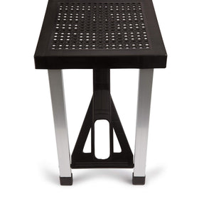 PICNIC TIME Oniva table supports four seats for relaxed picnics and casual gatherings.