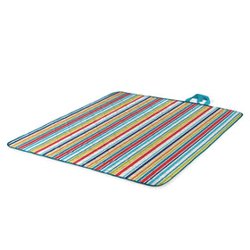 PICNIC TIME Oniva Vista blanket 59x51 inches provides generous seating.