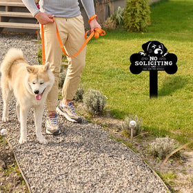 Pigort Cat shape yard display blends charm with a clear privacy message.