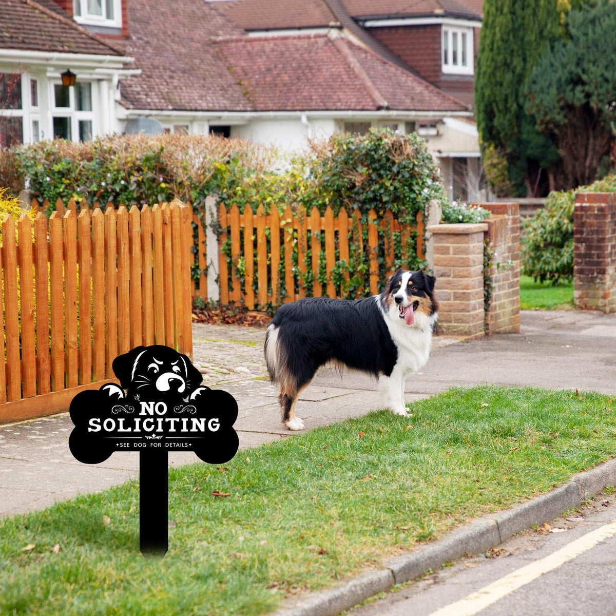 Pigort Weather-resistant metal sign stands up to sun and rain.