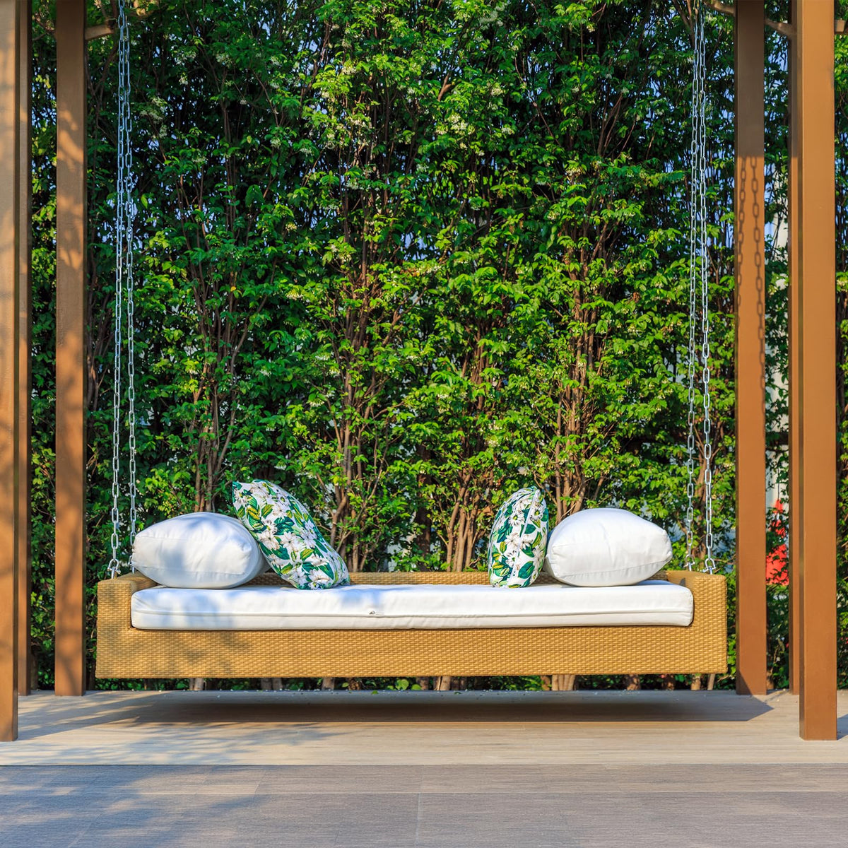 PIHIL rust-resistant 304 stainless steel finish resists corrosion in outdoor weather