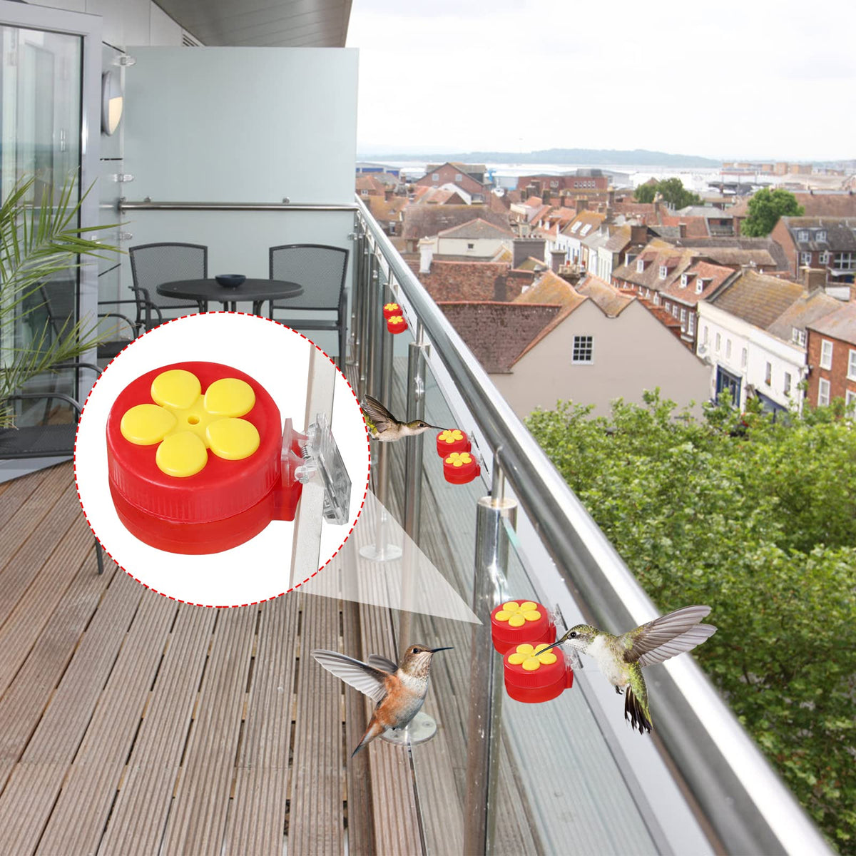 PiiSheou tabletop-use feeder allows close observation during tea time.
