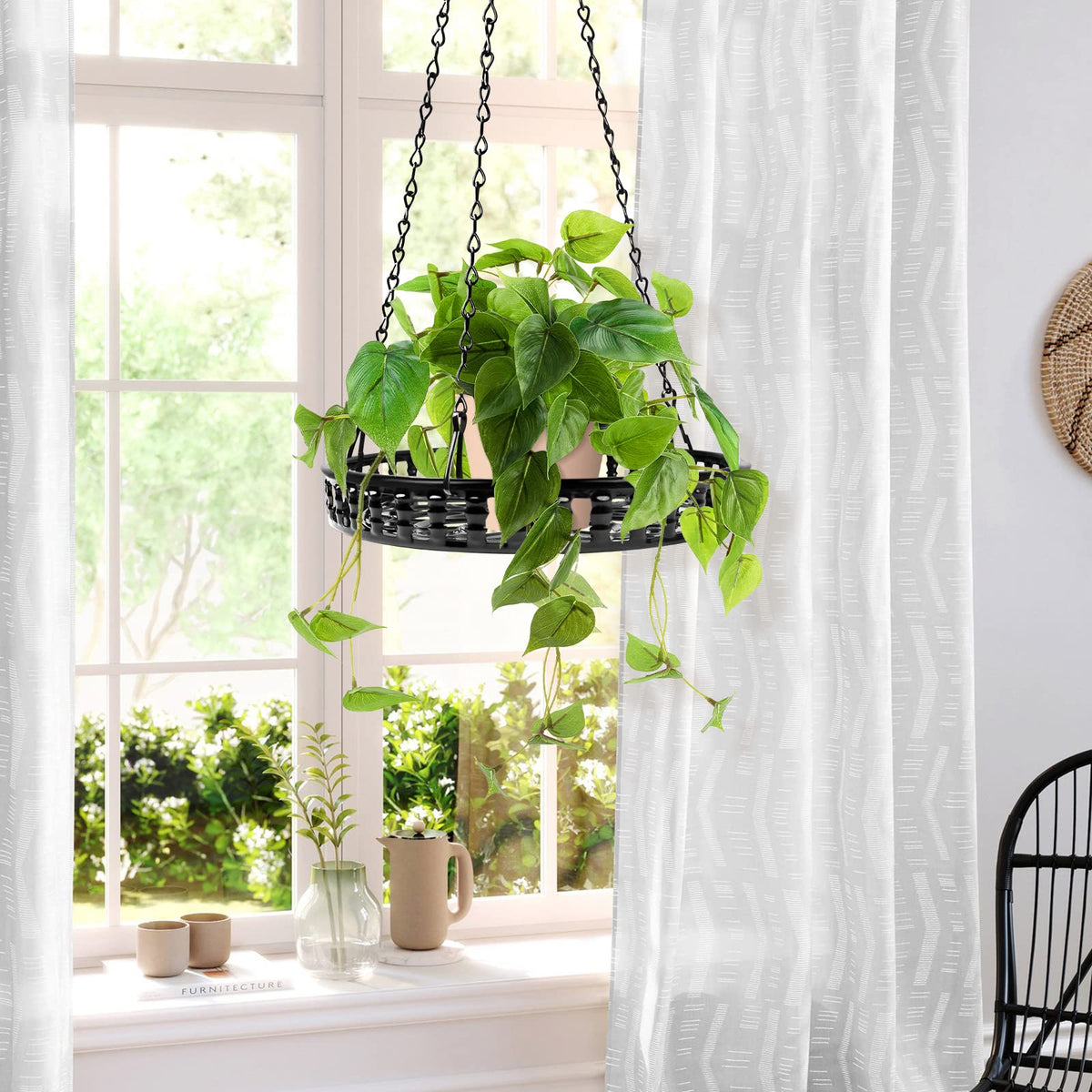 PIKAMAO adjustable chain highlights flexible height for different plant sizes.