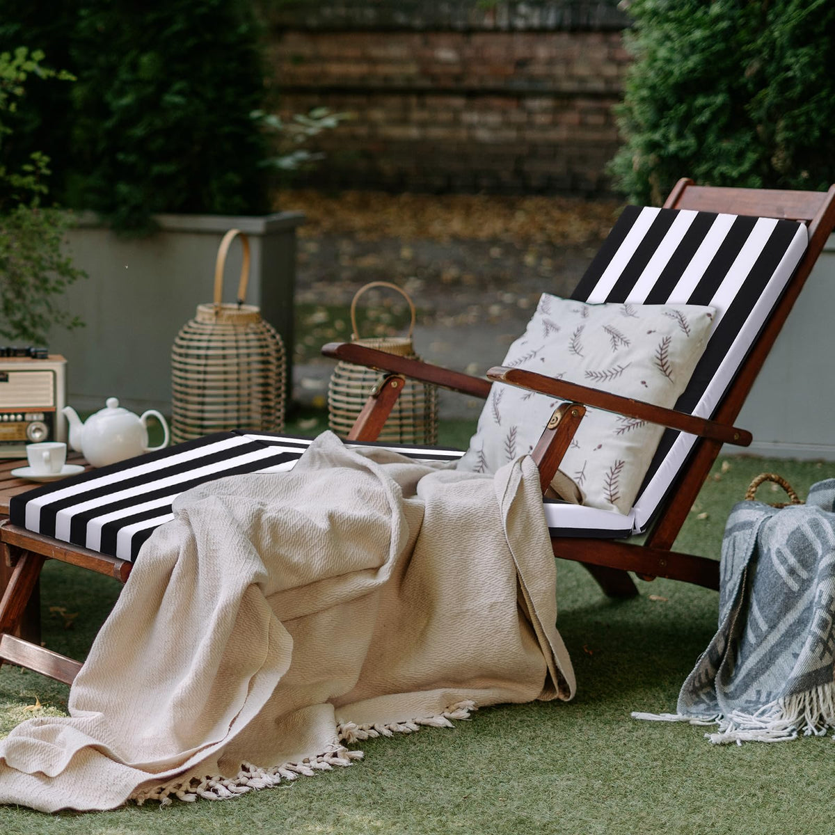 Pinkunn cushions feature secure straps to prevent slips.