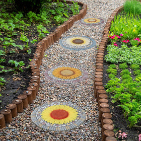 PINPON weather-resistant stepping stone endures sun and rain