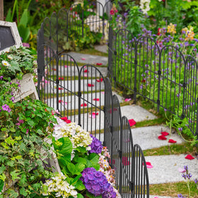 PINPON versatile fence doubles as trellis and boundary for beds