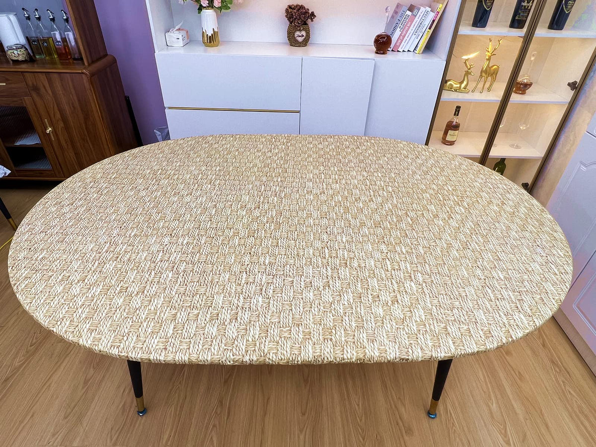 Elastic edge close-up showing snug fit of Pioggia tablecloth.