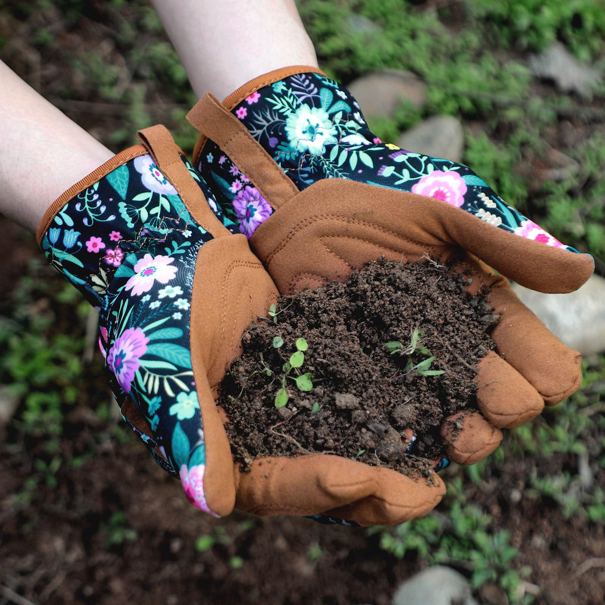 Pleneal women's leather garden gloves with flexible fit for comfortable gardening tasks