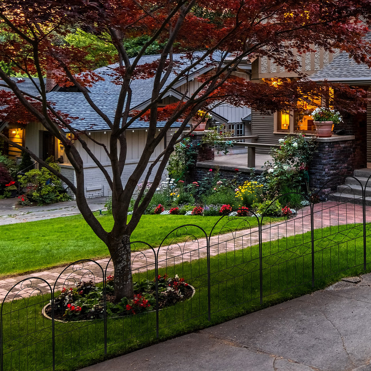 Polyjkl arch-pattern fence, stylish garden decor and barrier.