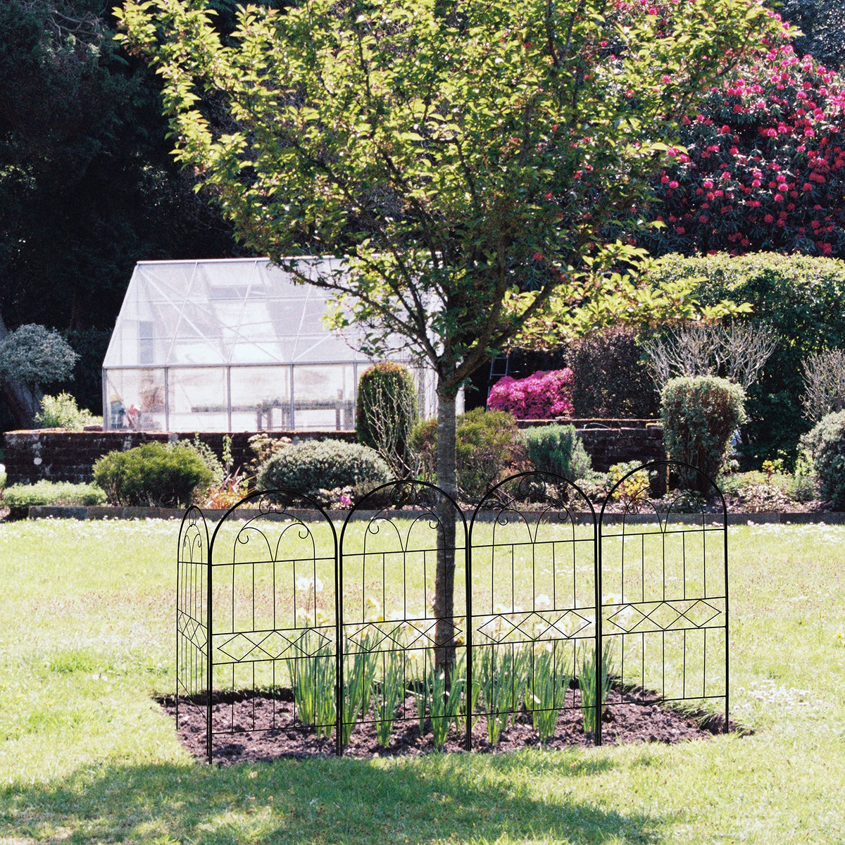 Polyjkl garden fence, expandable sets for longer borders.