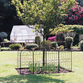 Polyjkl garden fence, expandable sets for longer borders.