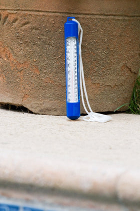 Poolmaster polyethylene cord allows easy hanging from pool edges