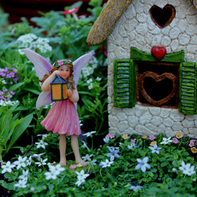 PRETMANNS Resin figures are durable and weather-resistant for outdoor use.