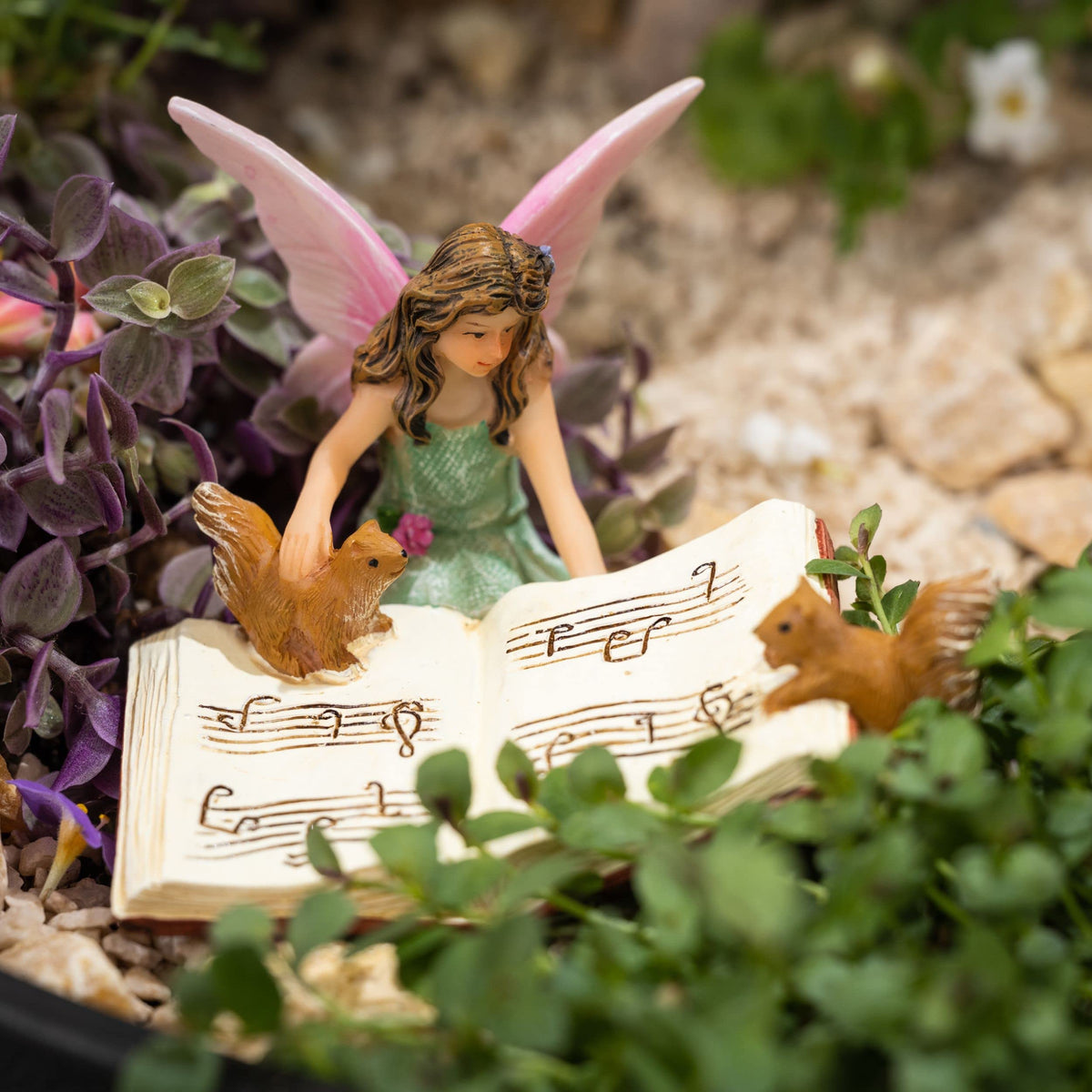 PRETMANNS outdoor fairy figures endure elements while keeping bright colors.