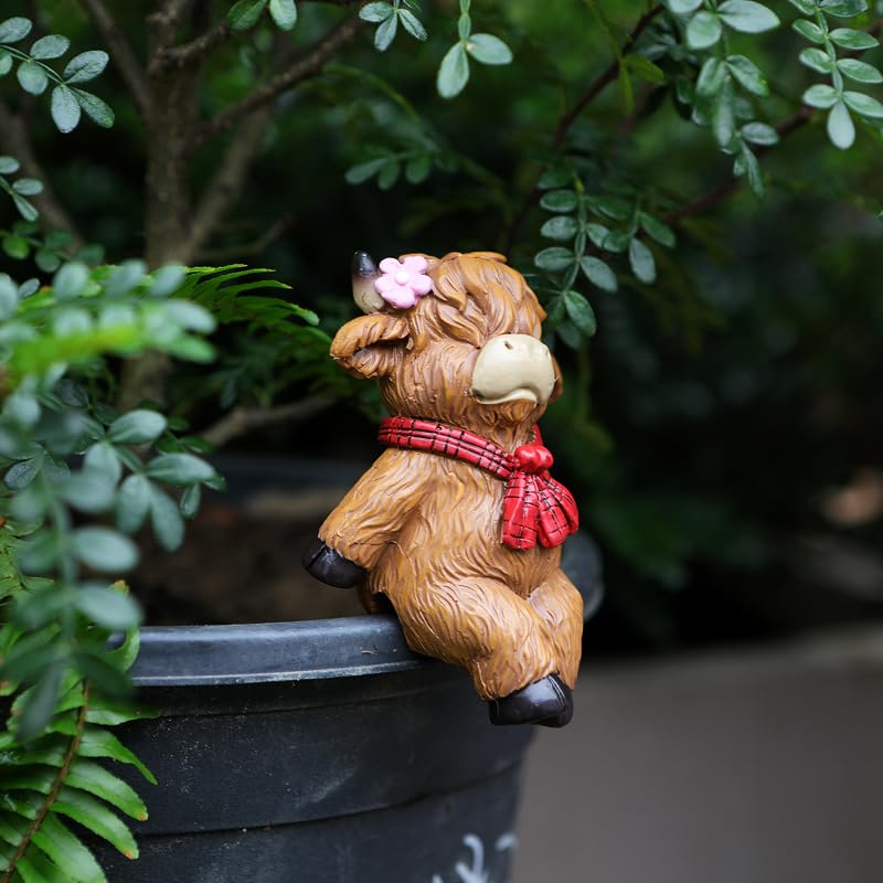 Pujipu Highland Cow climbing poses decorate indoor planters