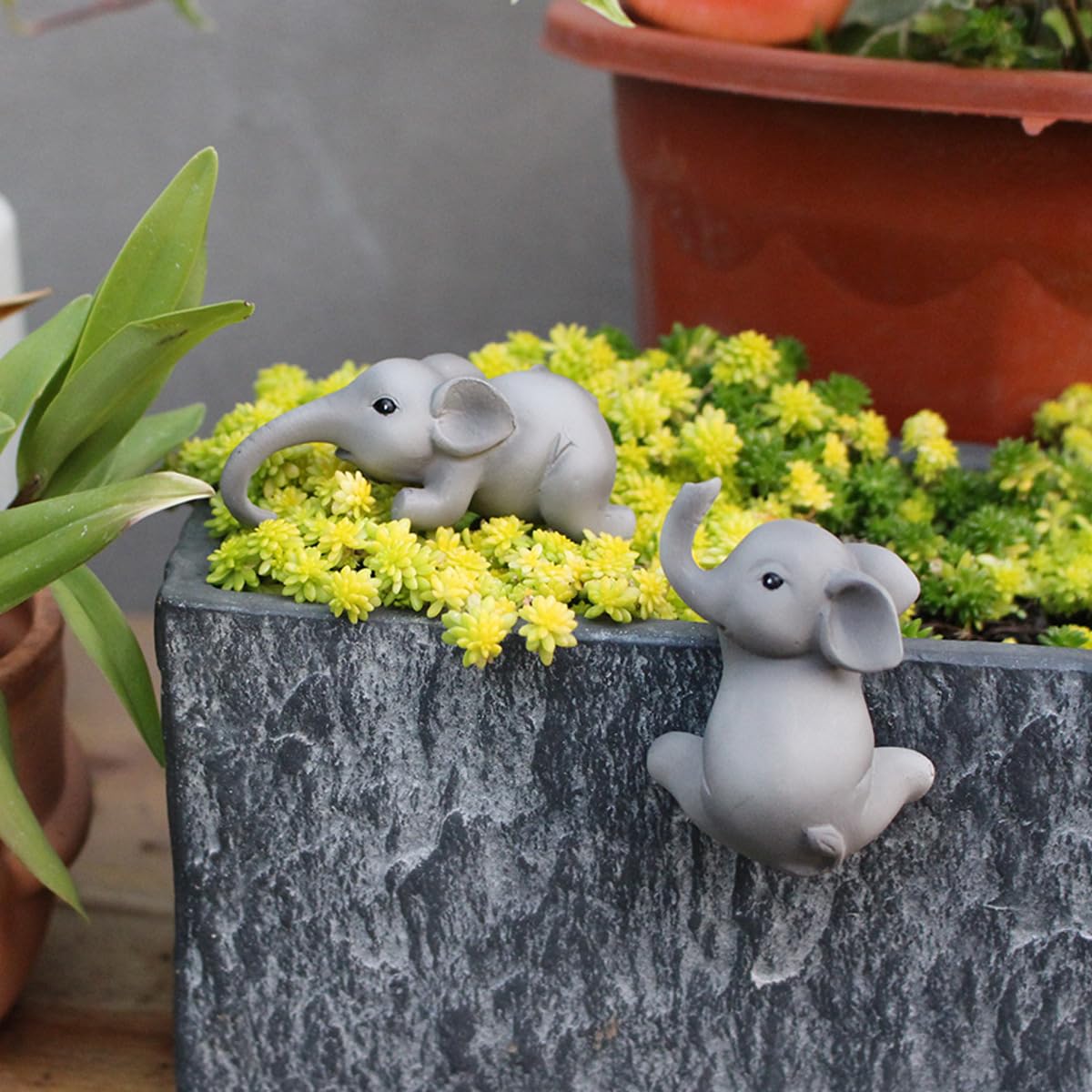 Pujipu resin tortoise statue serves as a durable garden planter accent.