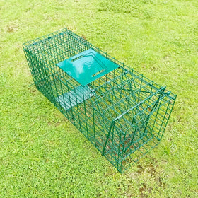 PULOMI trap with door guard, protecting handler during transport