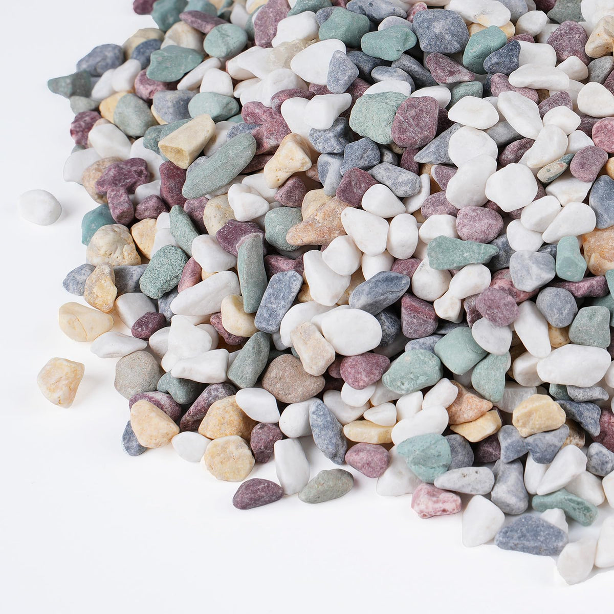 Pulovin pea gravel for aquarium decor, durable natural substrate enhances underwater landscapes.