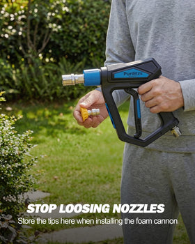 Purilitzs built-in nozzle holder keeps 15° and 40° attachments organized.