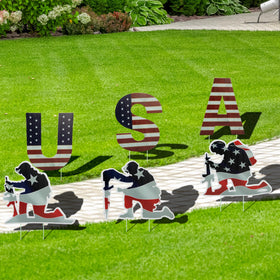 PURPLE STAR 1N A letter sign boosts USA-themed curb appeal.