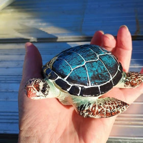 Purple Star small turtle decor brings a touch of summer to balcony or patio.