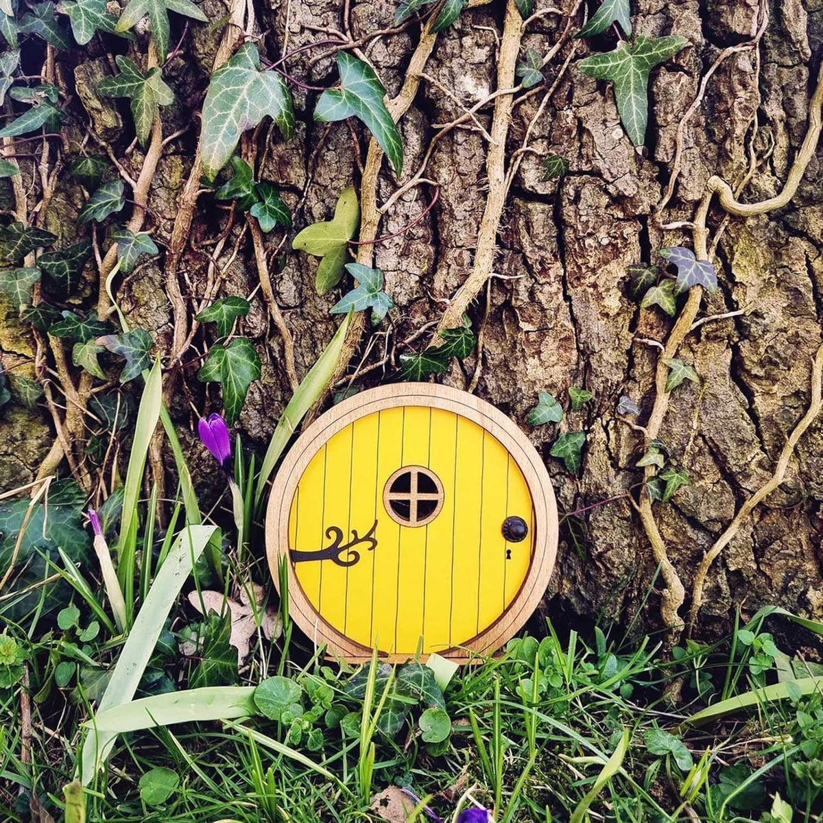 PurYupearl fairy door wall mount creates a magical garden focal point.
