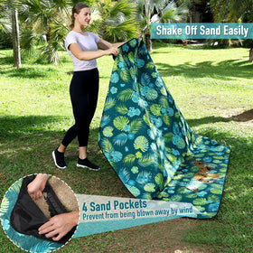 PY SUPER MODE picnic blanket is sandproof and easy to clean after beach trips.