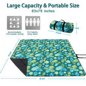 PY SUPER MODE picnic blanket shows waterproof bottom, keeping you dry on damp ground.