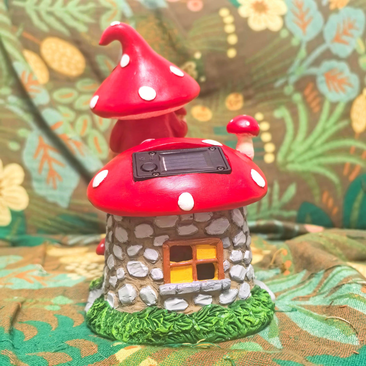QCF Solar Mushroom Gnomes Houses garden display at twilight ambiance.