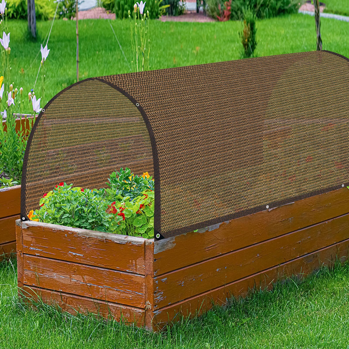QHAIYYBF shade blocks rain and dust for outdoor equipment and gear.