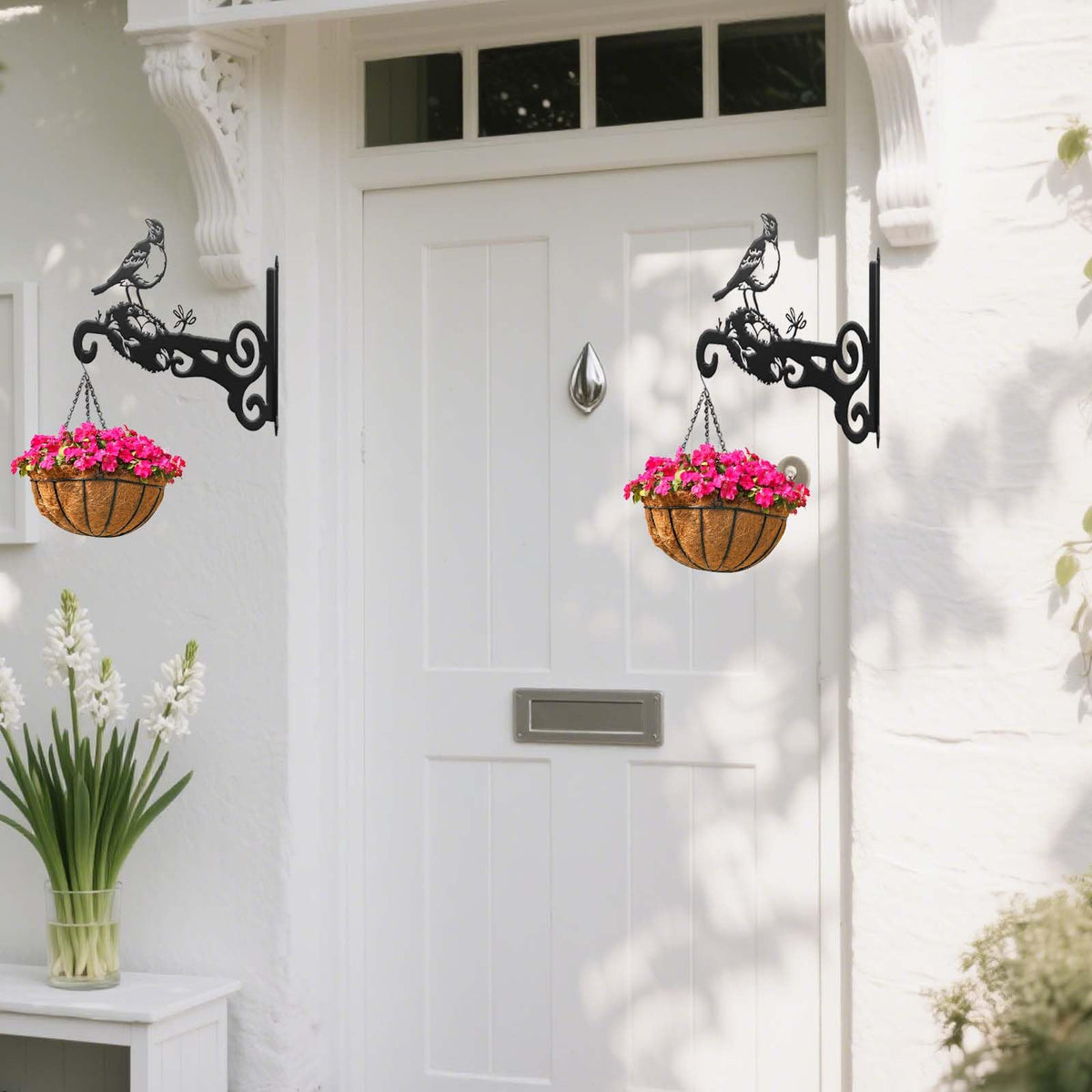 Qiaomeiysp lantern hanger keeps lighting accents neatly suspended outdoors